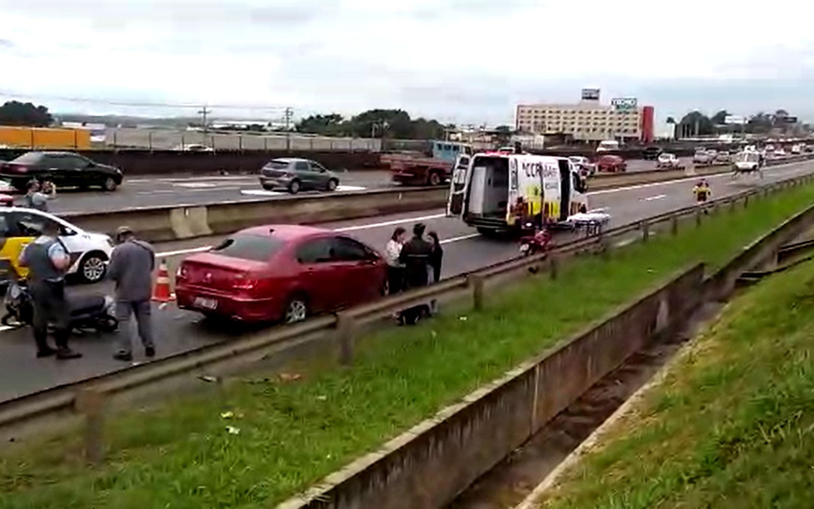 Motociclista fica gravemente ferido após acidente na Anhanguera em Campinas
