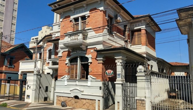 Em Piracicaba, padrasto tenta beijar enteada de 25 anos à força