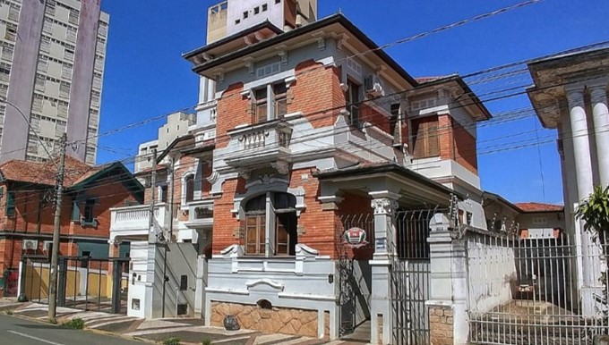 Indivíduo que esfaqueou ex-companheira e descumpriu medida protetiva no mesmo dia em que foi liberado é preso em Piracicaba