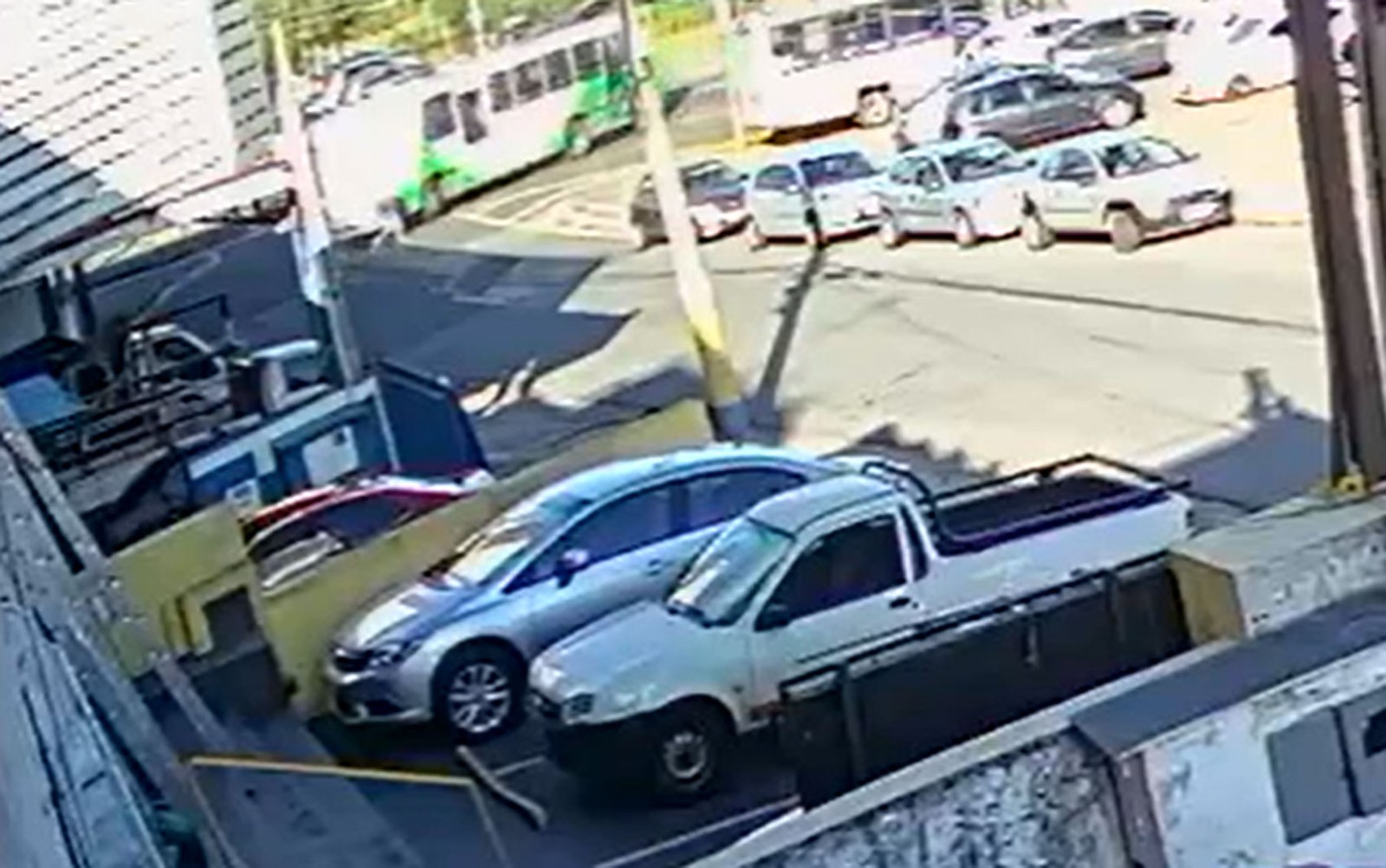 Em Campinas, homem de 45 anos fica ferido após ser atropelado por ônibus