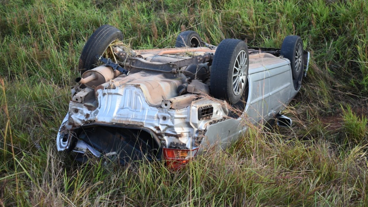 Mulher fica ferida após capotamento em rodovia de Piracicaba