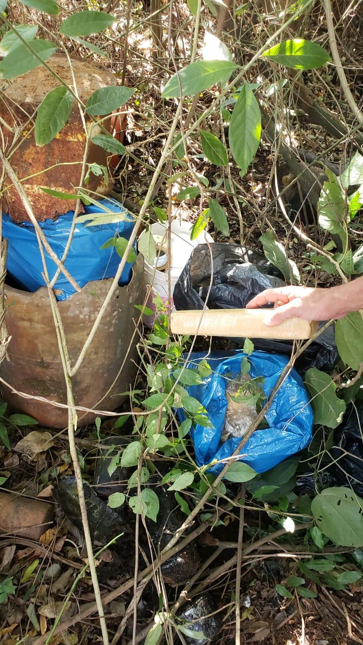 Em Piracicaba, polícia apreende cerca de 30 kg de drogas escondidos em área verde