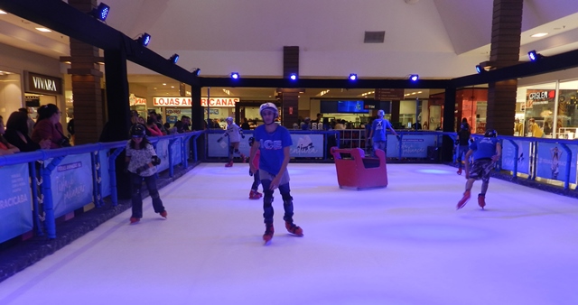 Pista de patinação no gelo sintético chega ao Shopping Piracicaba