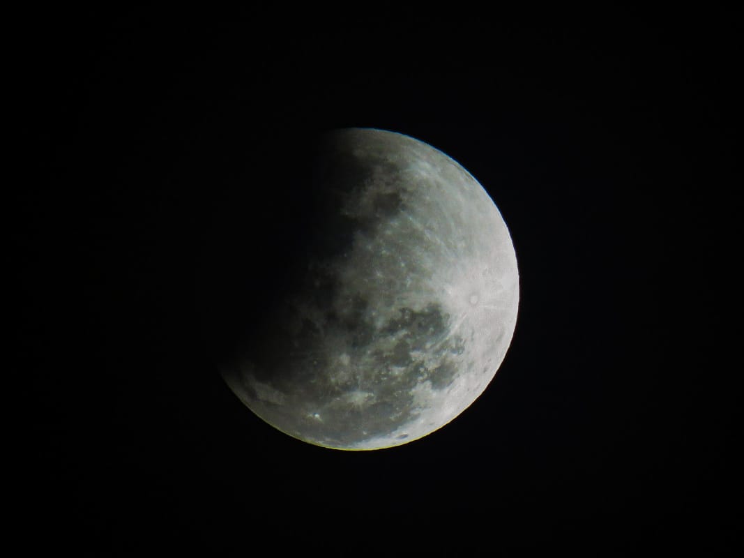 Eclipse lunar: veja fotos do fenômeno tiradas em Piracicaba nesta terça (16)