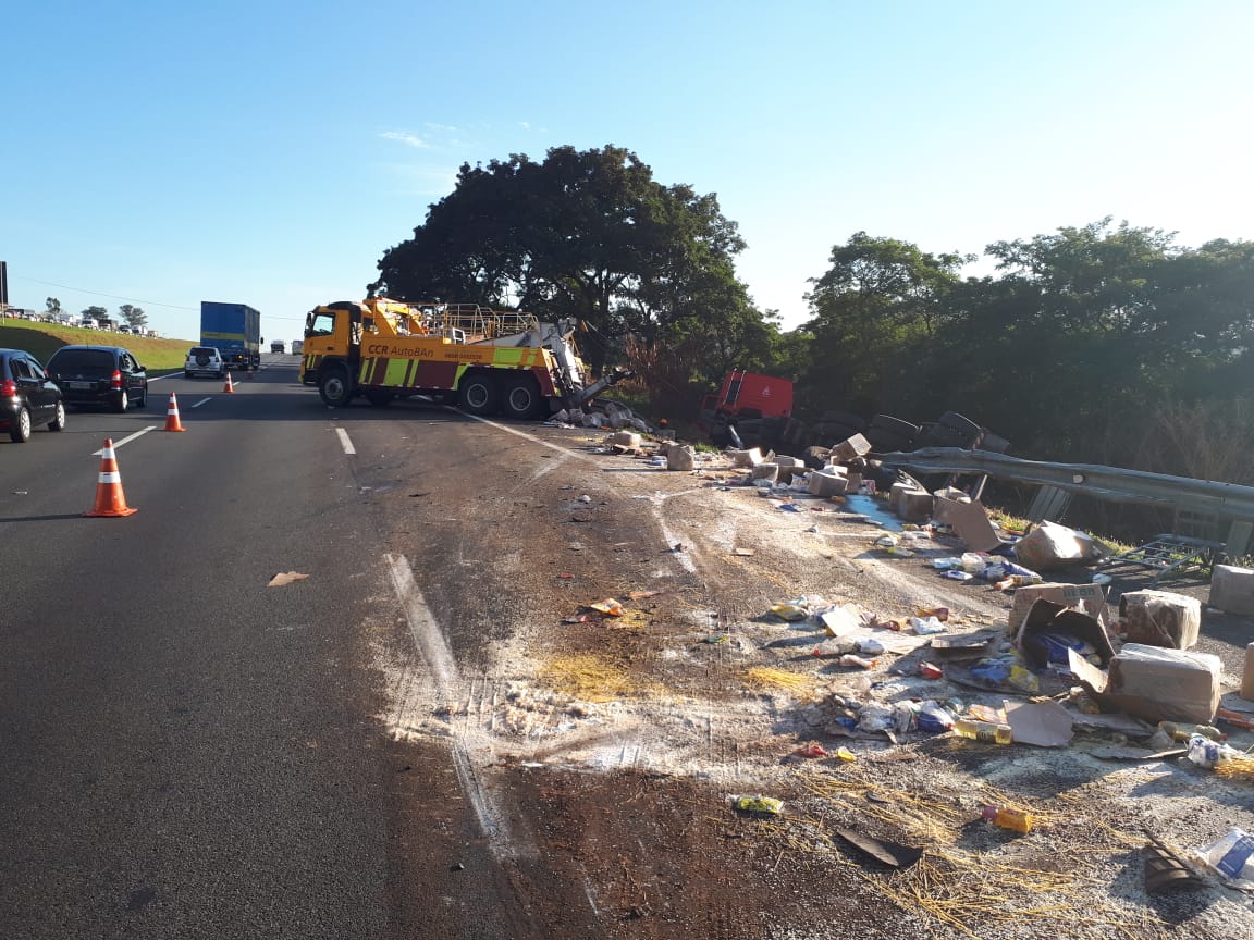 Em Campinas, acidente entre caminhões deixa um morto e dois feridos