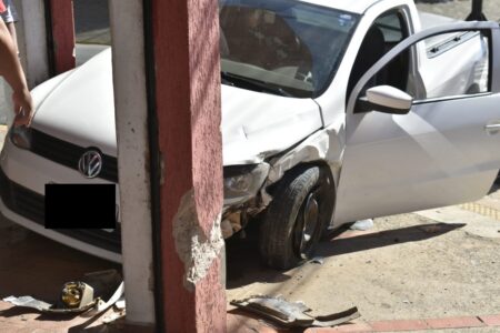 Duas mulheres ficam feridas em acidente entre carros no Centro de Piracicaba (SP)