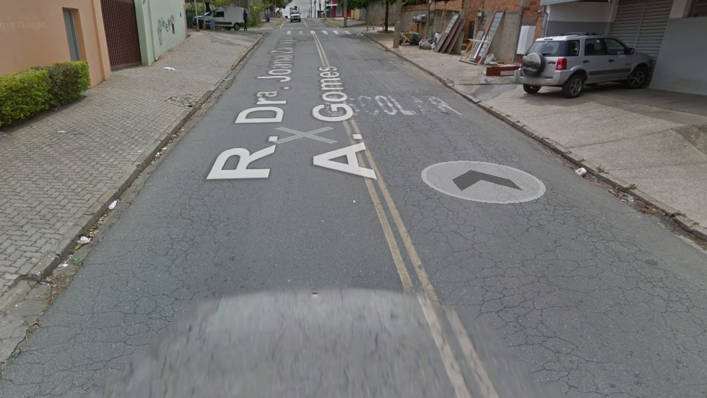 Em Campinas, acidente com van escolar deixa uma pessoa ferida