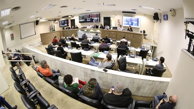 Câmara de Piracicaba aprova projeto que permite pagar multas com cartão de crédito