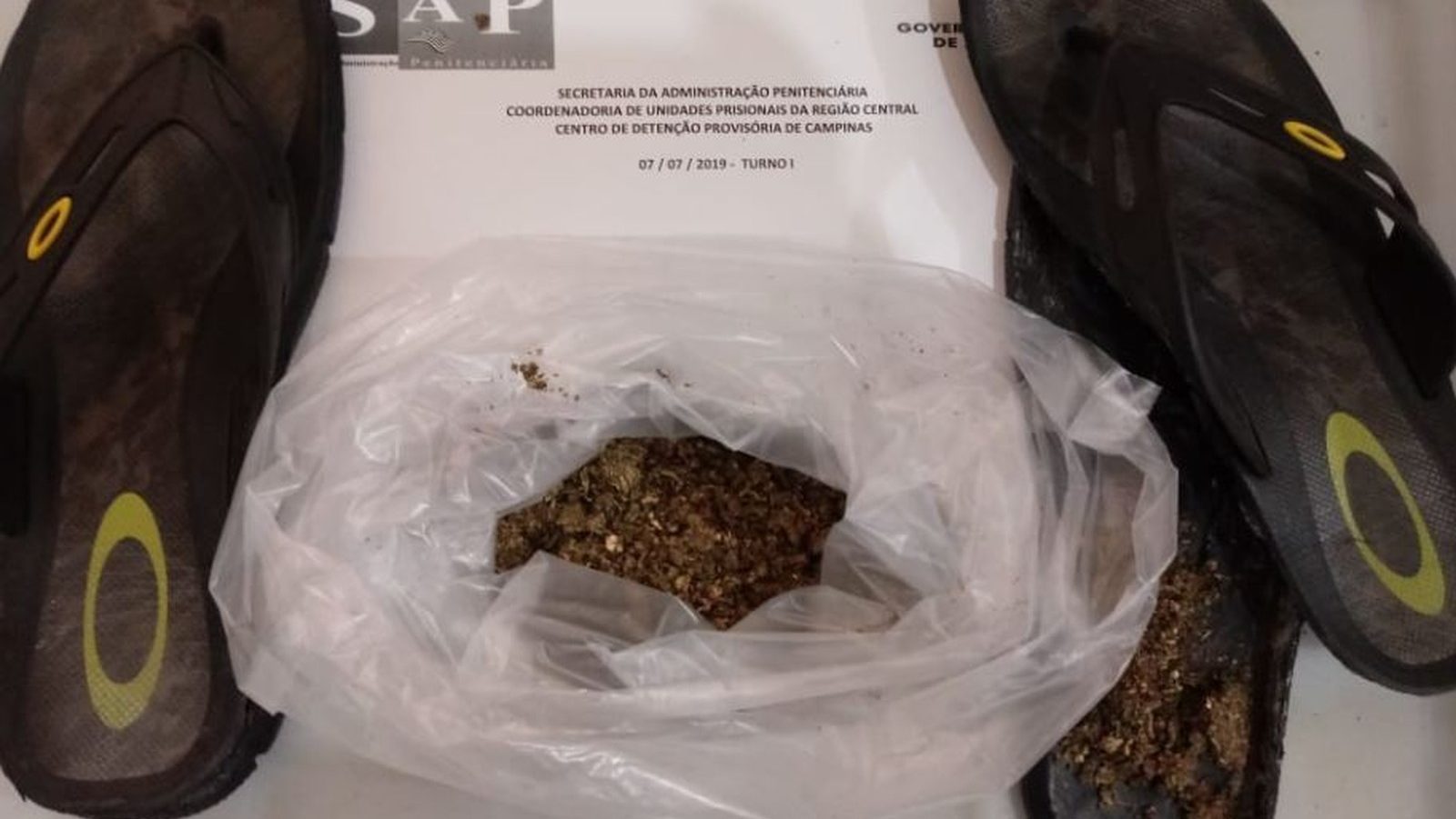 Em Campinas, jovem é presa após tentar entrar no CDP com maconha no chinelo