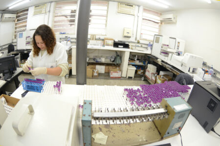 Laboratório Municipal de Piracicaba realiza mais de 100 mil exames por mês laboratório municipal de Piracicaba