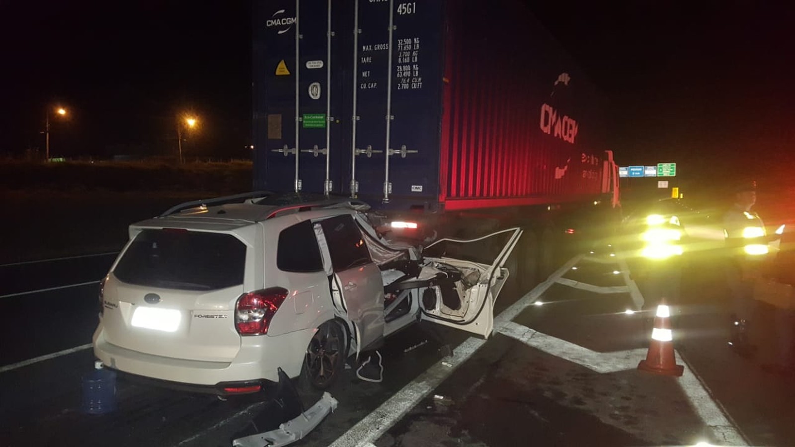 Em Campinas, motorista de 35 anos morre após colidir na traseira de caminhão