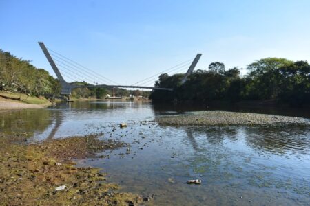 Rio Piracicaba tem nível 40% abaixo da média e bancos de areia aparecem rio seco