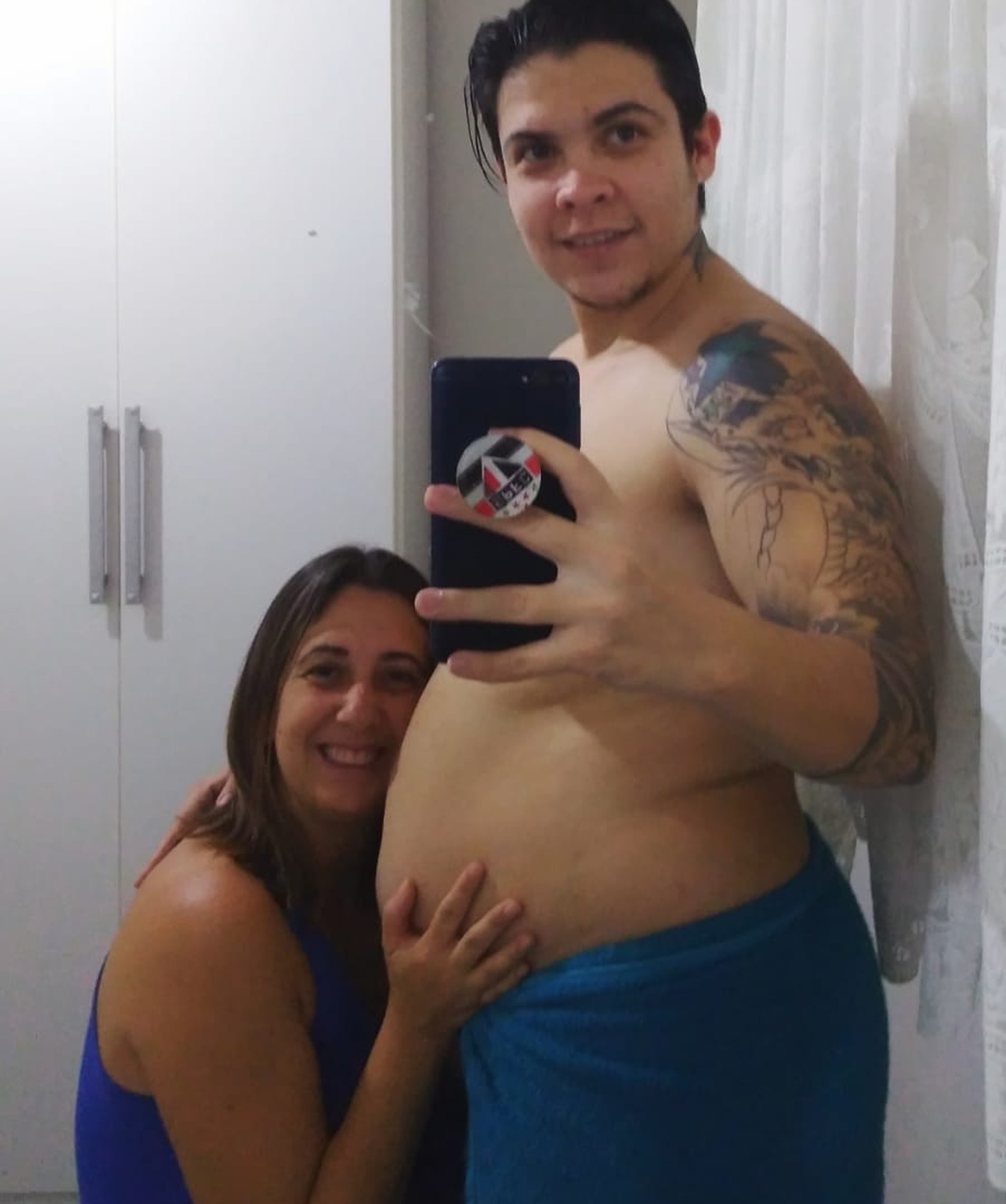 Homem trans de 27 anos engravida para realizar sonho do casal