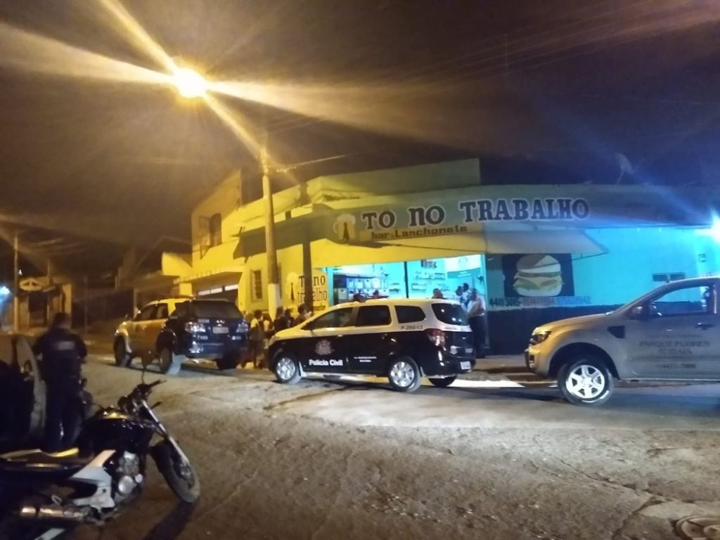 Jovem de 20 anos morre durante assalto em bar