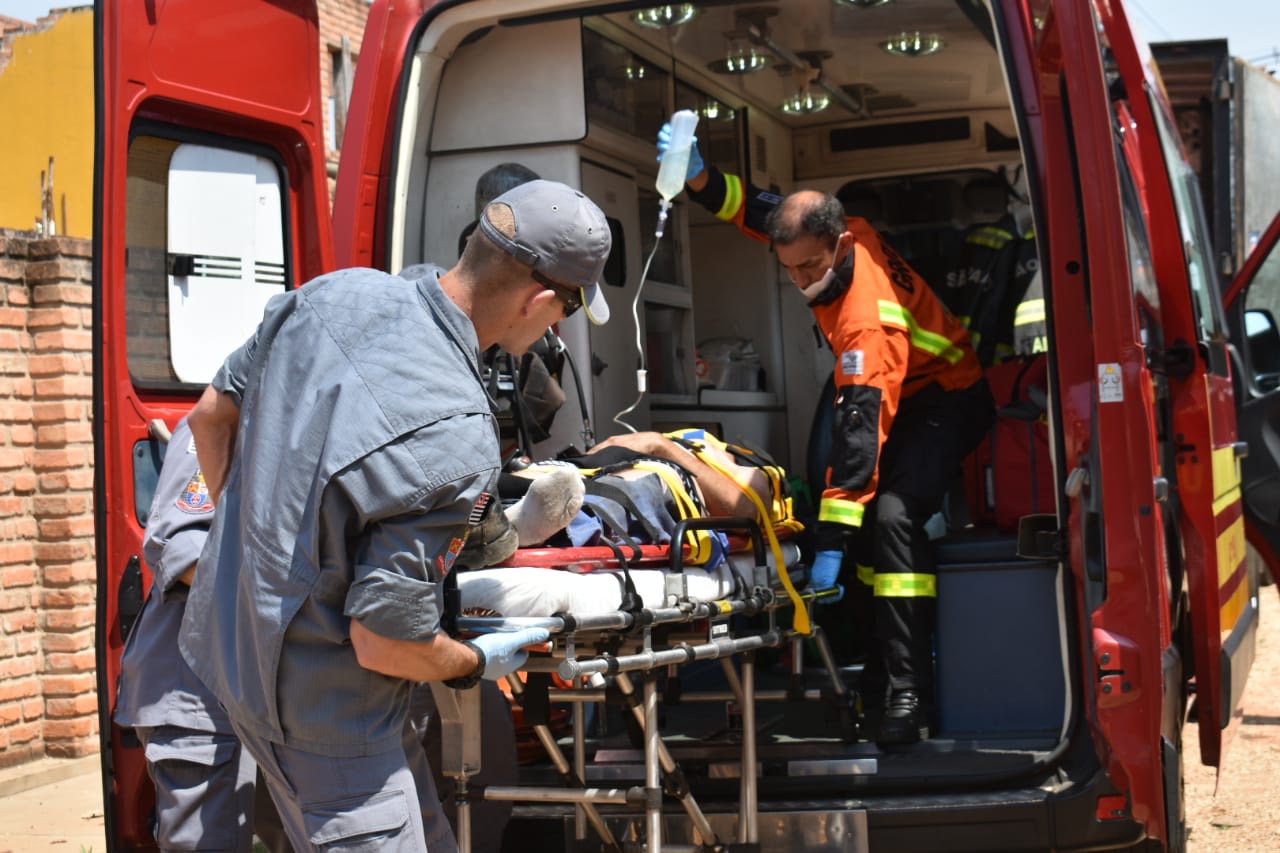 Prensado entre caminhões, homem é socorrido às pressas em Piracicaba