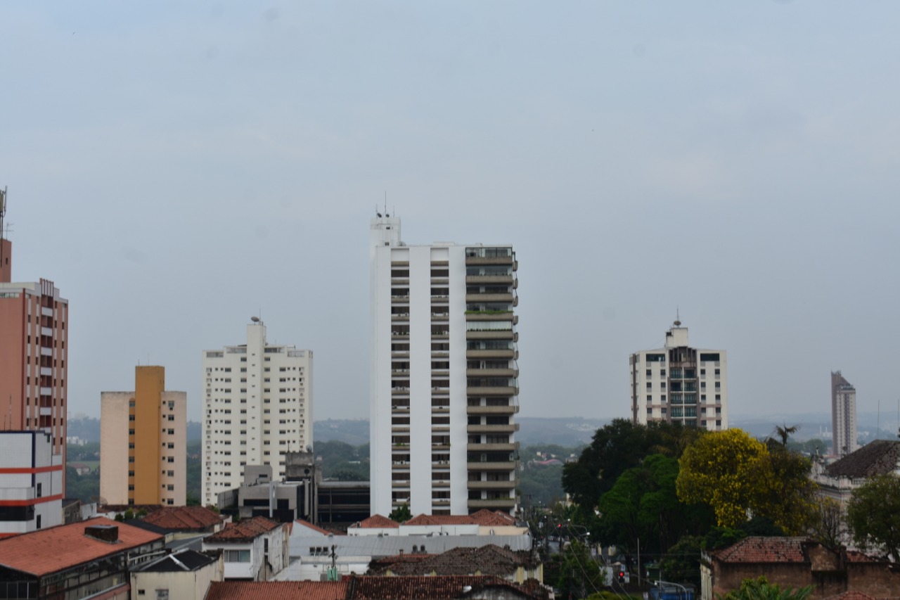 Chuva faz despencar temperatura e eleva o nível do Rio Piracicaba