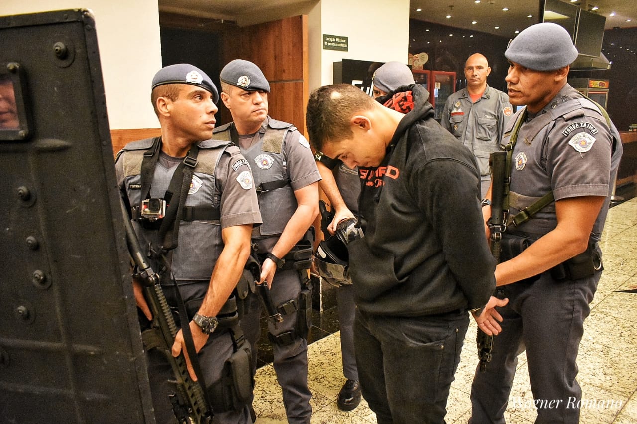 Treinamento simulando plano de abandono chama atenção no Shopping Piracicaba
