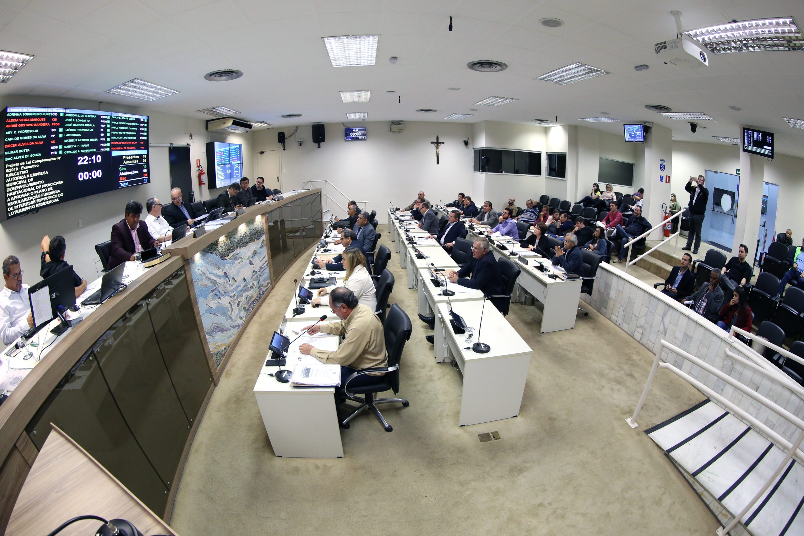 Câmara de Piracicaba congela subsídios dos vereadores e prefeito até 2024