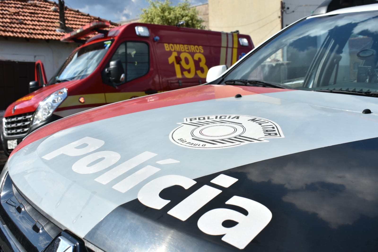 Em Piracicaba (SP), homem esfaqueia namorada e o próprio irmão por ciúmes