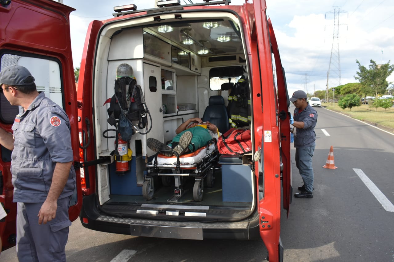 Jovem fica ferido após bater motocicleta contra carro em Piracicaba