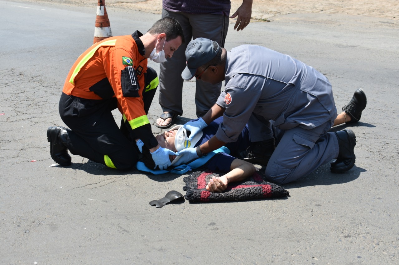 Acidente envolvendo carro e moto deixa uma vítima em avenida de Piracicaba