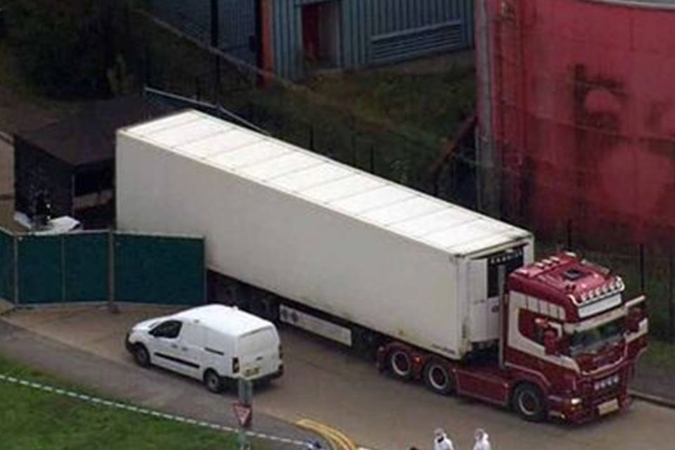 Polícia encontra 39 corpos dentro de caminhão ao leste de Londres