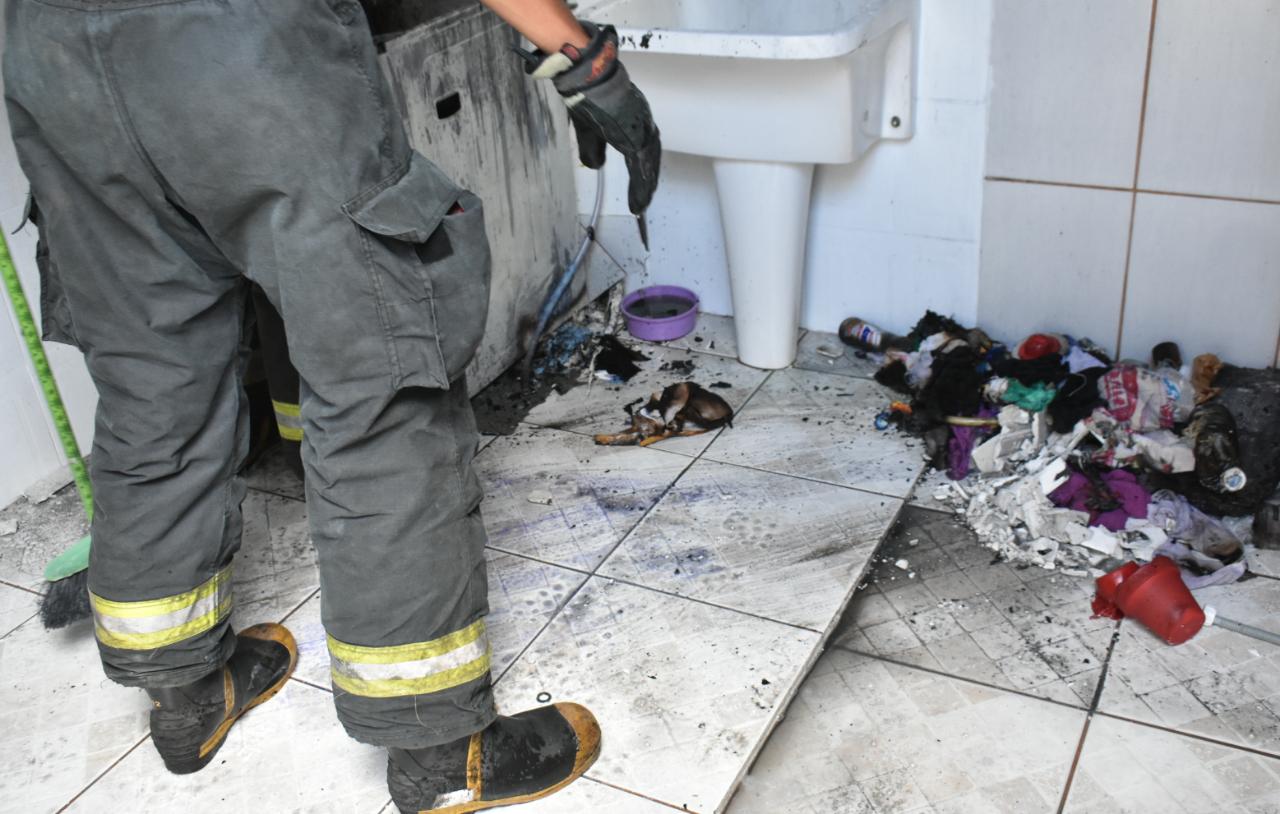 Incêndio em máquina de lavar-roupas mobiliza Corpo de Bombeiros, em Piracicaba