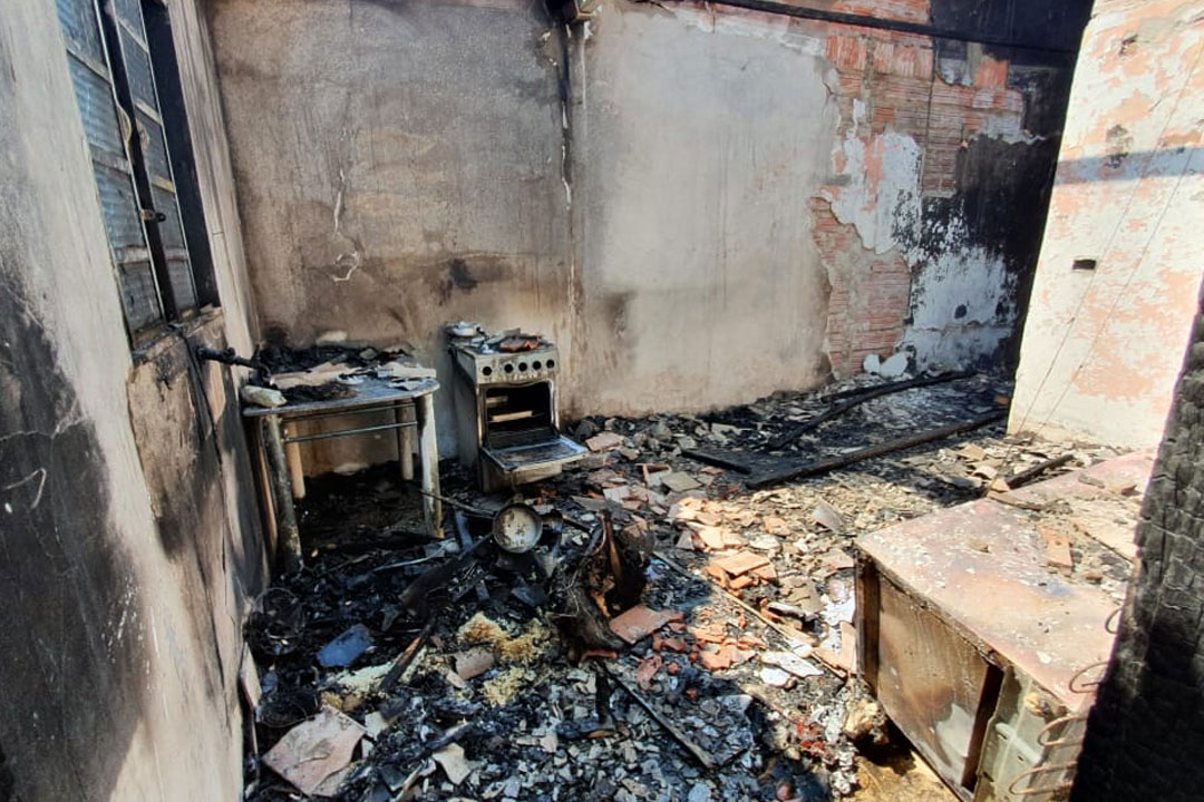Incêndio destrói residência em Capivari