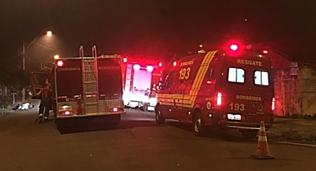 Fogo em residência mobiliza bombeiros na Vila Rezende, em Piracicaba