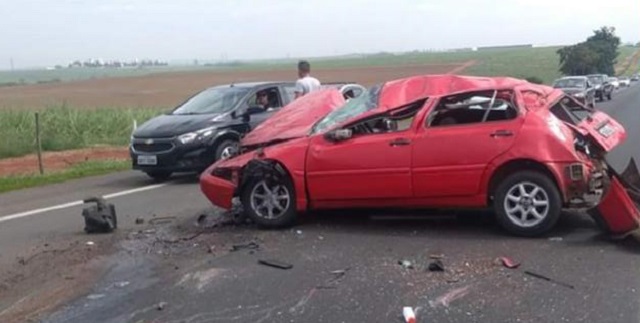 Jovem morre após carro capotar em rodovia de Piracicaba (SP)
