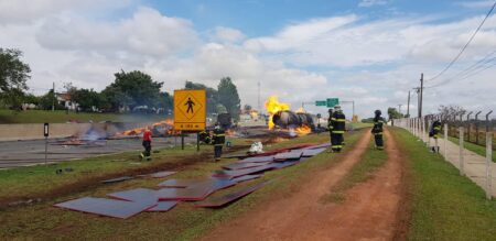 Em Limeira, acidente com dois caminhões deixa uma pessoa em estado grave
