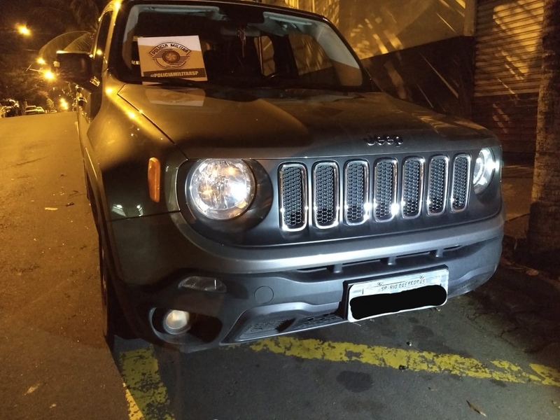 Dois homens são detidos no Centro de Piracicaba com veículo de origem duvidosa