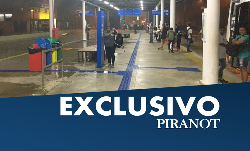 Usuários filmam água entrando no Terminal Paulicéia após forte chuva em Piracicaba