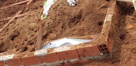 Cadáver é encontrado fora da cova após ser abusado sexualmente