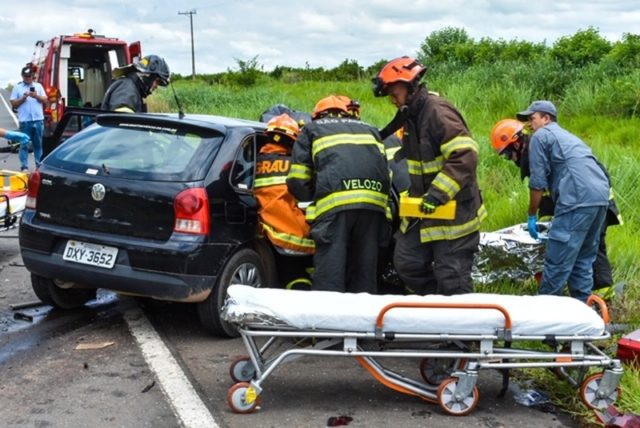FOTOS: Duas pessoas morrem em grave acidente nesta manhã, em Piracicaba