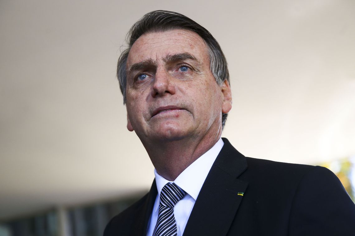 Bolsonaro assina medida que autoriza Tesouro a bancar contas de luz da baixa renda