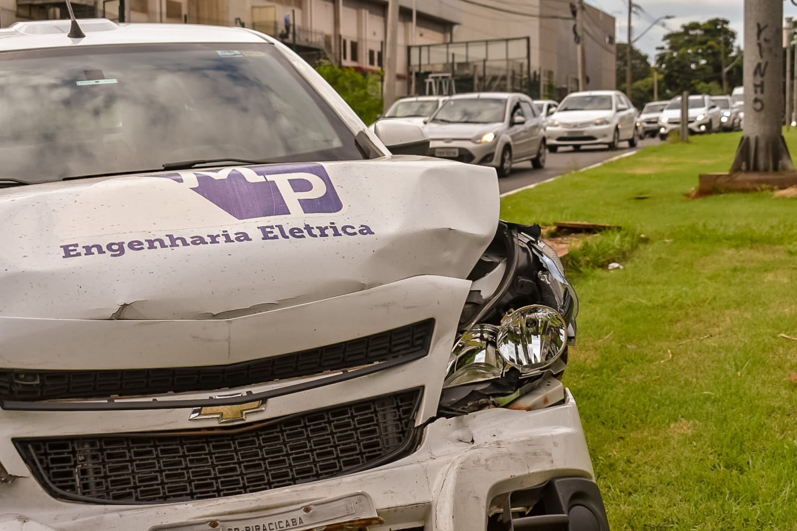 Engavetamento causa lentidão em avenida de Piracicaba