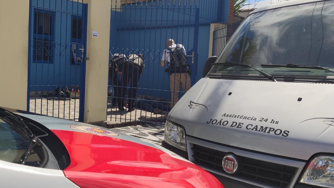 Calheiro de 45 anos morre após cair de telhado na manhã desta quinta-feira (30)