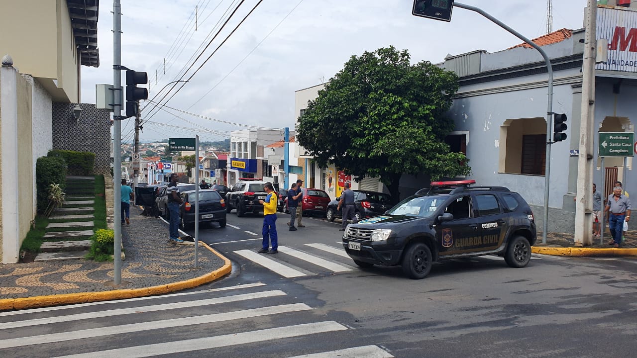 Homens armados invadem e roubam agência dos Correios nesta sexta (21)