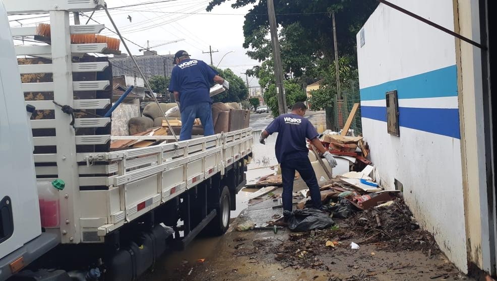 Em Piracicaba, força-tarefa faz limpeza de áreas atingidas pelas enchentes