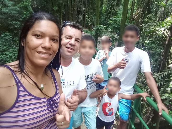 Criança de 11 anos mata o padrasto com duas facadas para defender mãe e irmão