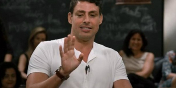 Cauã Reymond dá show de antipatia em corredor da Globo (Foto: Reprodução)