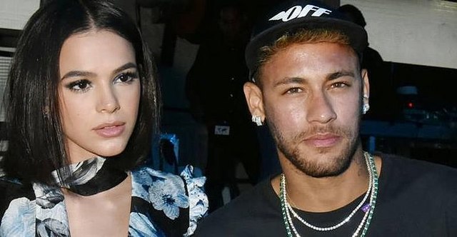 Fãs de Bruna Marquezine e Neymar brigam na web - Imagem: reprodução 