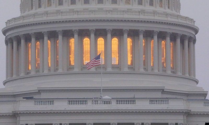 Câmara dos EUA aprova pacote de US$ 2,2 tri contra coronavírus