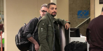 Cauã Reymond dá show de antipatia em corredor da Globo (Foto: Reprodução)