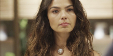 Betina (Ísis Valverde) em Amor de Mãe (Foto: Globo)