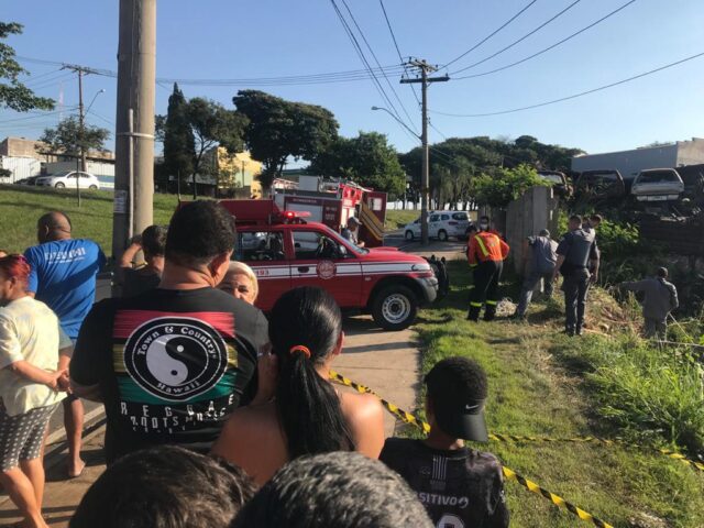 Motorista morre após carro capotar e cair de barranco em Piracicaba