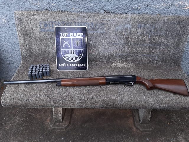 10º BAEP prende homem de 24 anos por posse ilegal de arma de fogo