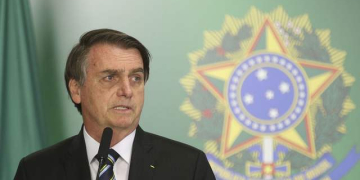 É liberdade de expressão, diz Bolsonaro sobre suposto esquema de fake news ligado ao filho
