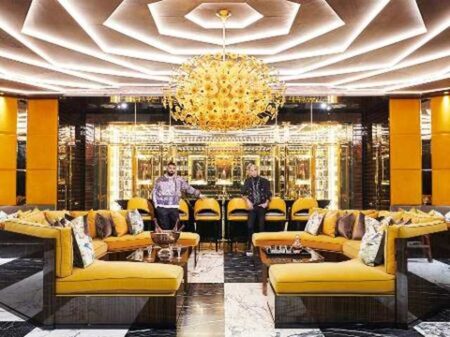 Cantor Drake mostra sua mansão no Canadá